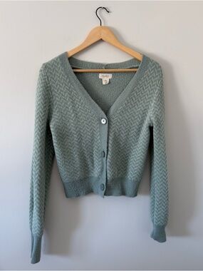 Kaisely Sage Green Soft Textured V-Neck Cardigan (size medium)
